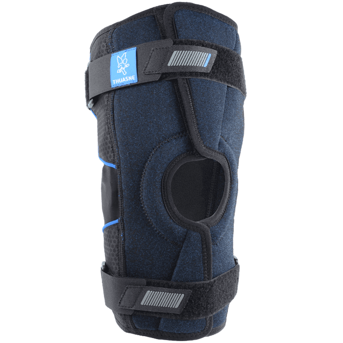 Knee brace with adjustable straps