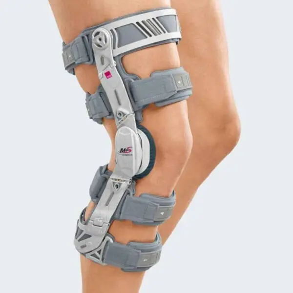 Adjustable knee brace on leg